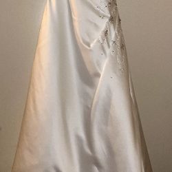 Elegant White Wedding Dress with Blue Ribbon – Like New!