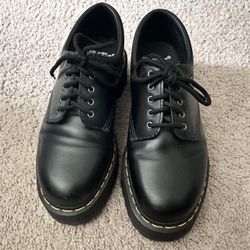 Dr. Martens • Boots