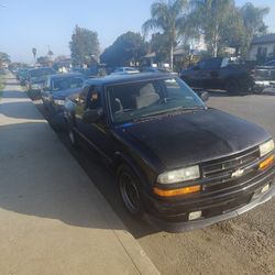 1999chevy S10 Extreme Black Midsized