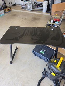 Awesome black pc gaming desk with built in headphone holder and cup holder OBO