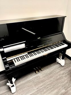 Like new Yamaha UX52” Refurbished Upright Piano Free delivery and tuning