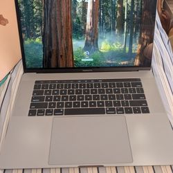 A1707 15" MacBook Pro w/Touchbar 2.9Ghz i7 16Gb Ram 512Gb SSD w/ New Battery