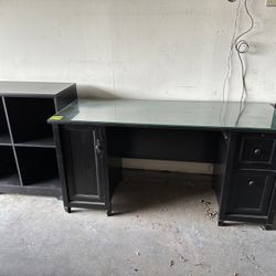 Black Desk & 4 Cube Organizer 