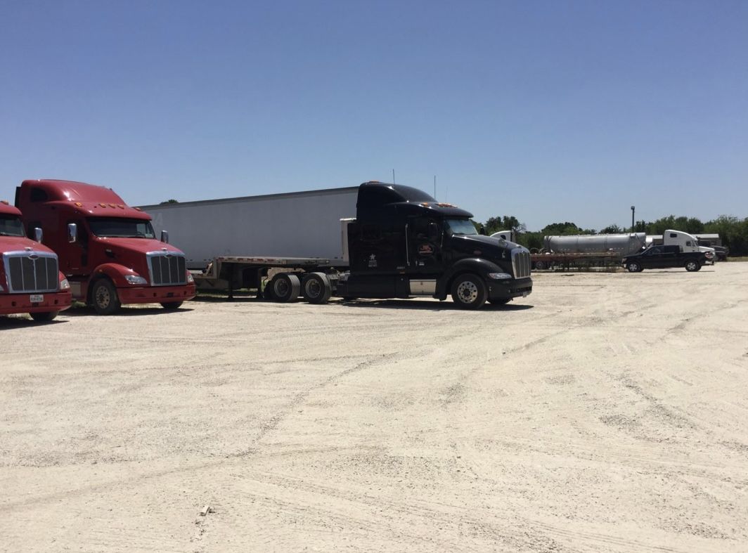 Parking For 18 Wheelers/Cars/ Trucks/ Rv’s