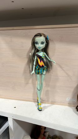 Gloom beach Frankie stein monster high doll