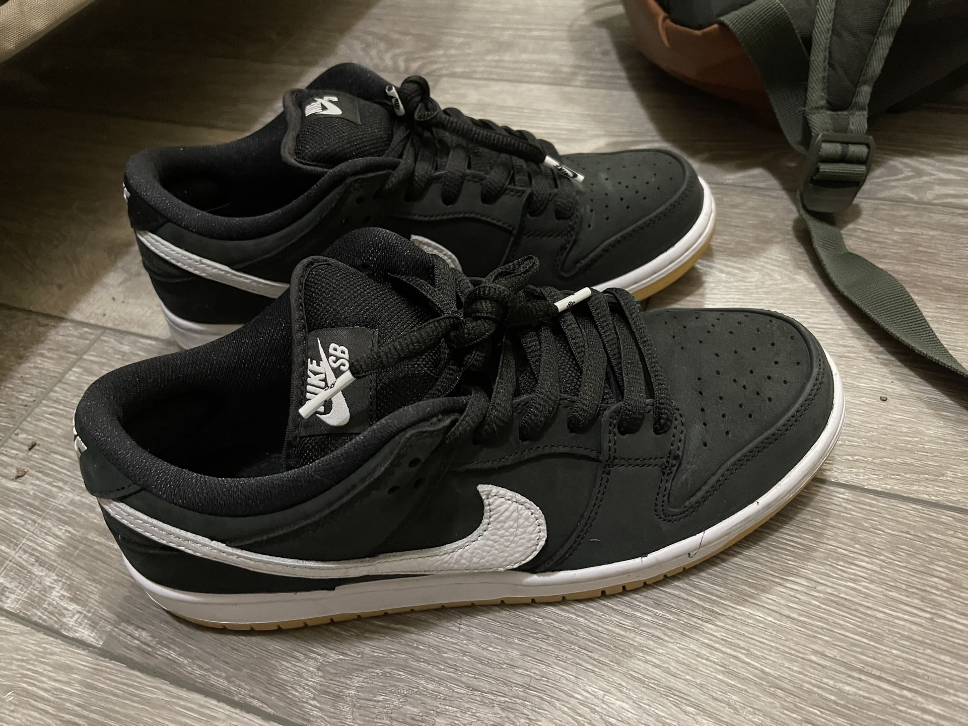 Nike SB dunk low black gum size 8.5M used
