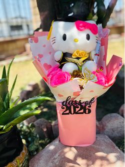 Hello Kitty graduation bouquet 💐
