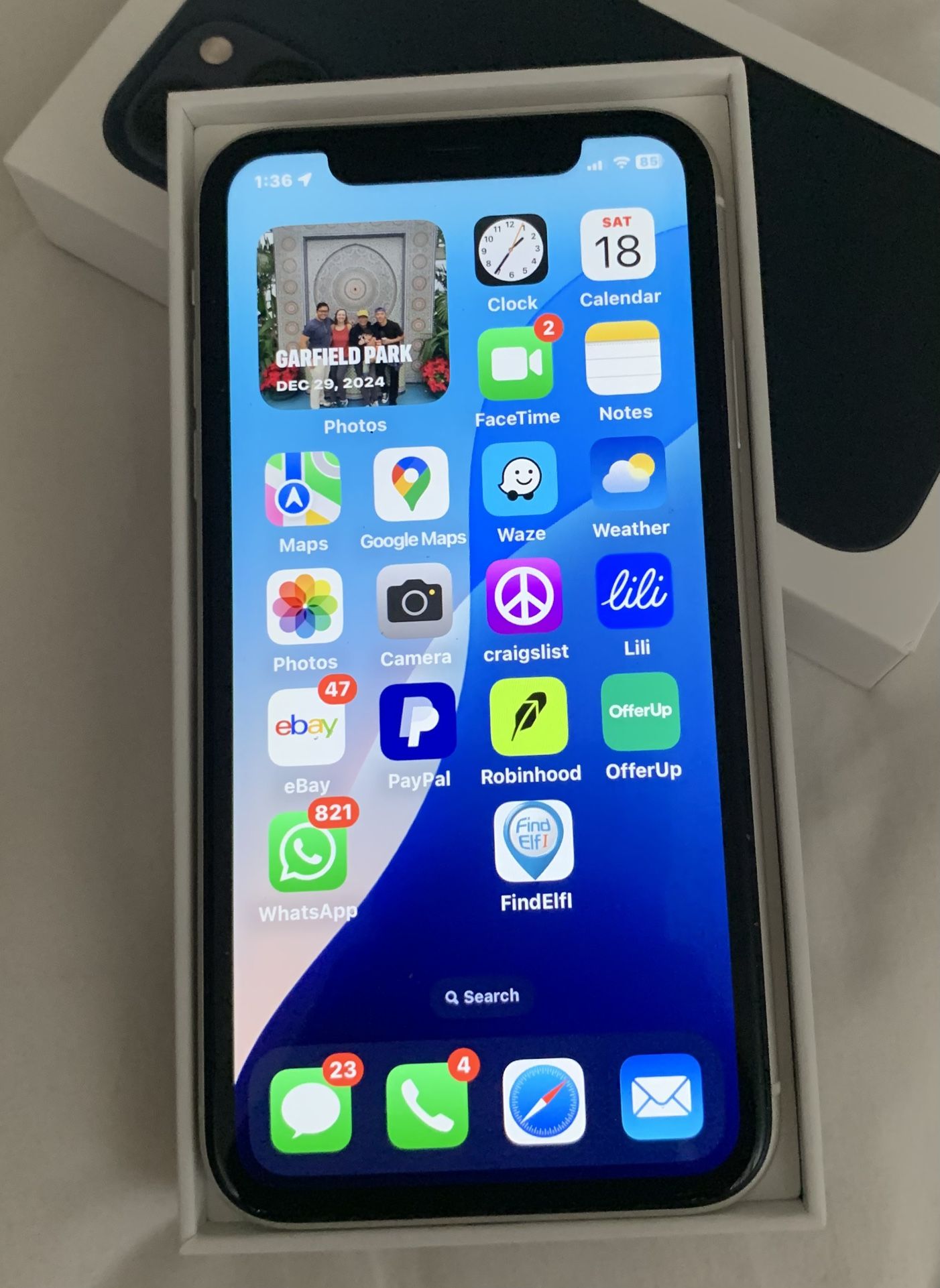 Apple iPhone XR - UNLOCKED - Like nEW