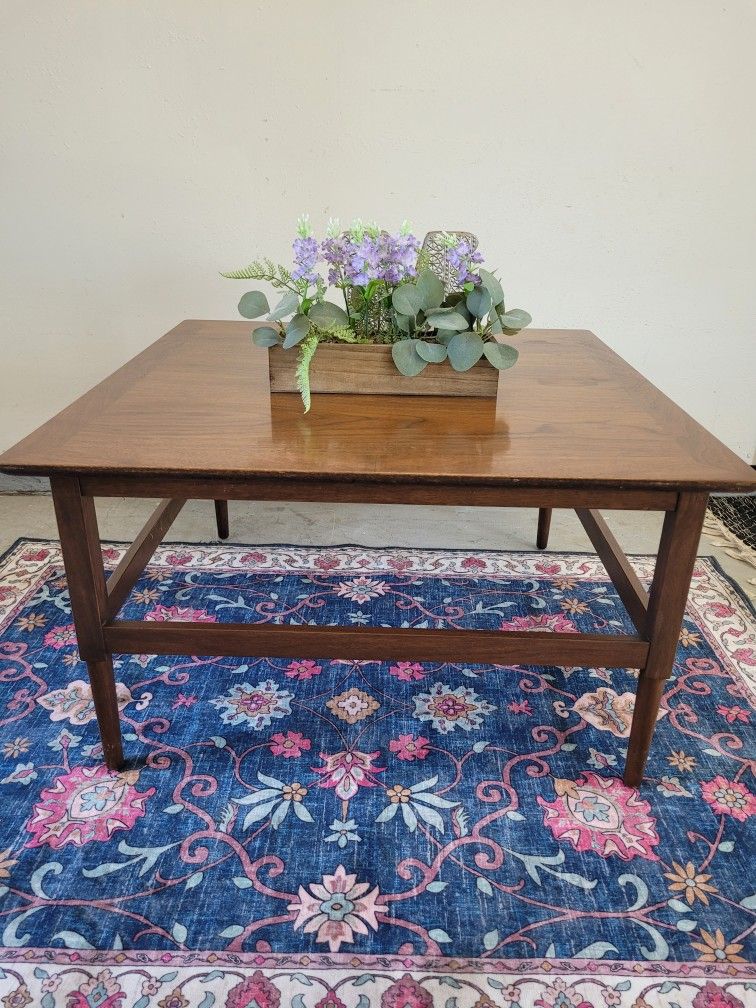 SIDE / END COFFE TABLE