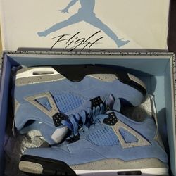 Air Jordan 4 Retro ‘University Blue’