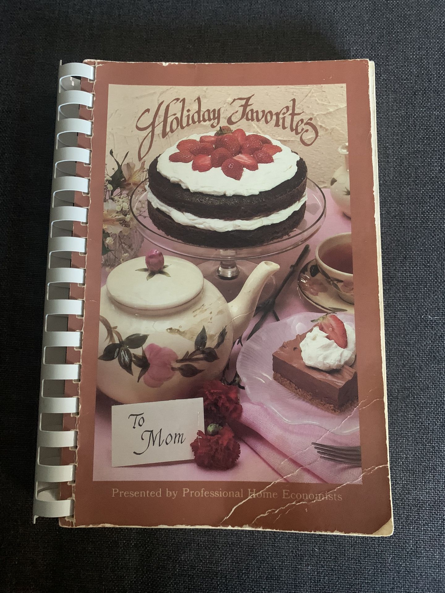 Holiday Favorites Cookbook "To Mom" Edition by Professional Home Economists