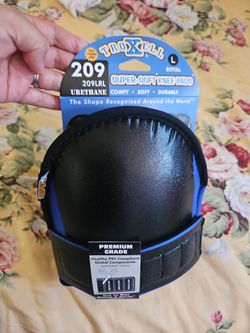 Knee pad trocell