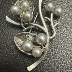 Beautiful Mings Sterling Broach With Pearls