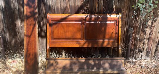 Full size sleigh bed