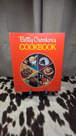 Vintage 1974 Betty Crocker's Cookbook Hardcover