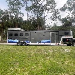 4 Horse Aluminum Trailer With Living Quarters