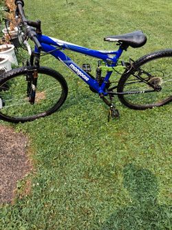 Mongoose bicycle great shape only thing back tire its flat other then that its great bicycle