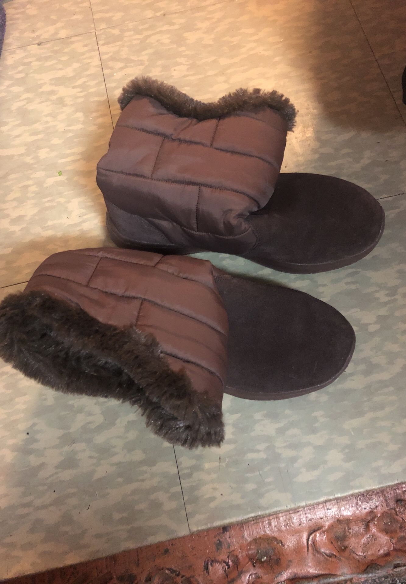 Sketchers woman snow boots