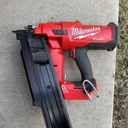 Milwaukee M18 Fuel Fraiming Nailer 21’
