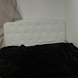 FULL SIZE WHITE BED FRAME 