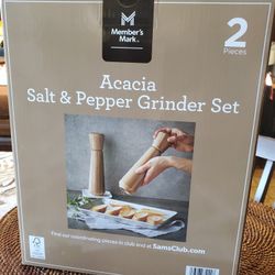 Salt & Pepper Grinder Set New