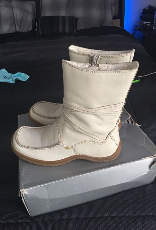 Women’s size 7 boots
