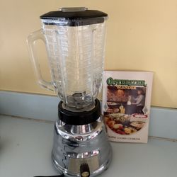 Vintage 1979 Osterizer Blender with Cookbook 