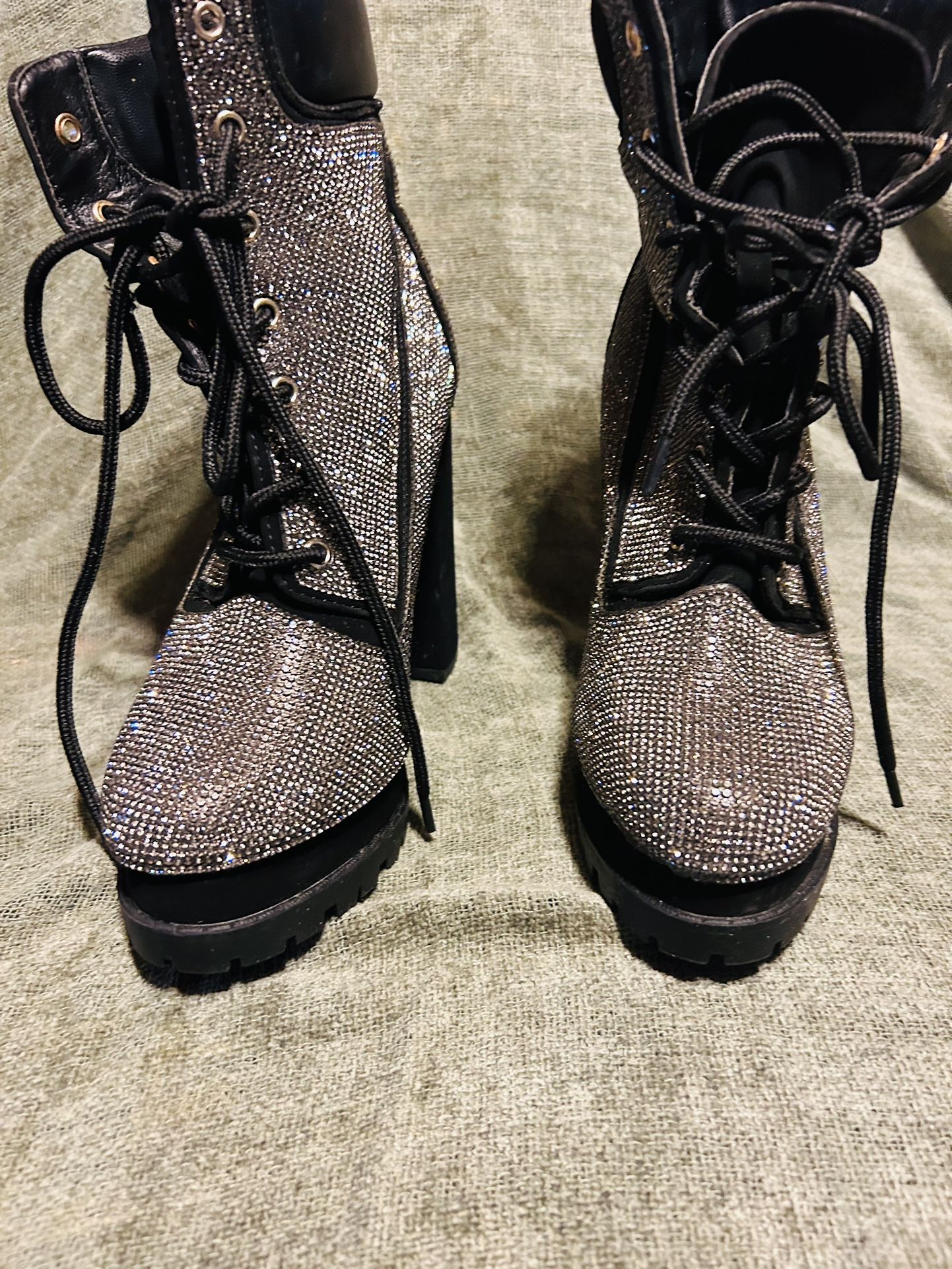 Boot Heel Grip On Bottom Size 8 1/2 Good Condition