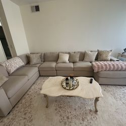 Large Beige Modular Sectional- Excellent Condtion