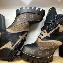 LOUIS VUITTON ANKLE BOOT