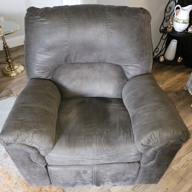 Very Nice Rocking/Recliner Chair