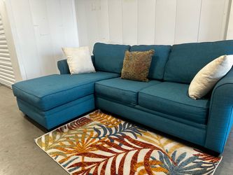 GREEN SECTIONAL COUCH W/ FREE DELIVERY