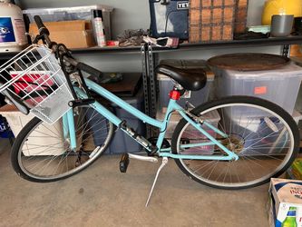 Schwinn Women’s 26” Cruiser Bike – Basket & Fenders