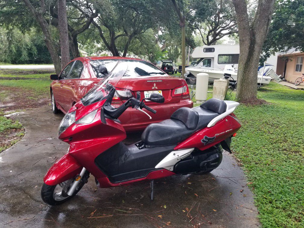 600cc scooter/motorcycle 2003 Silver wing