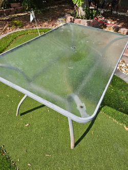 Outdoor patio table