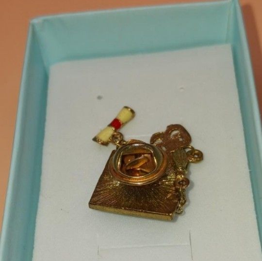 Vintage Graduation Pin "99"Enamel Cap,