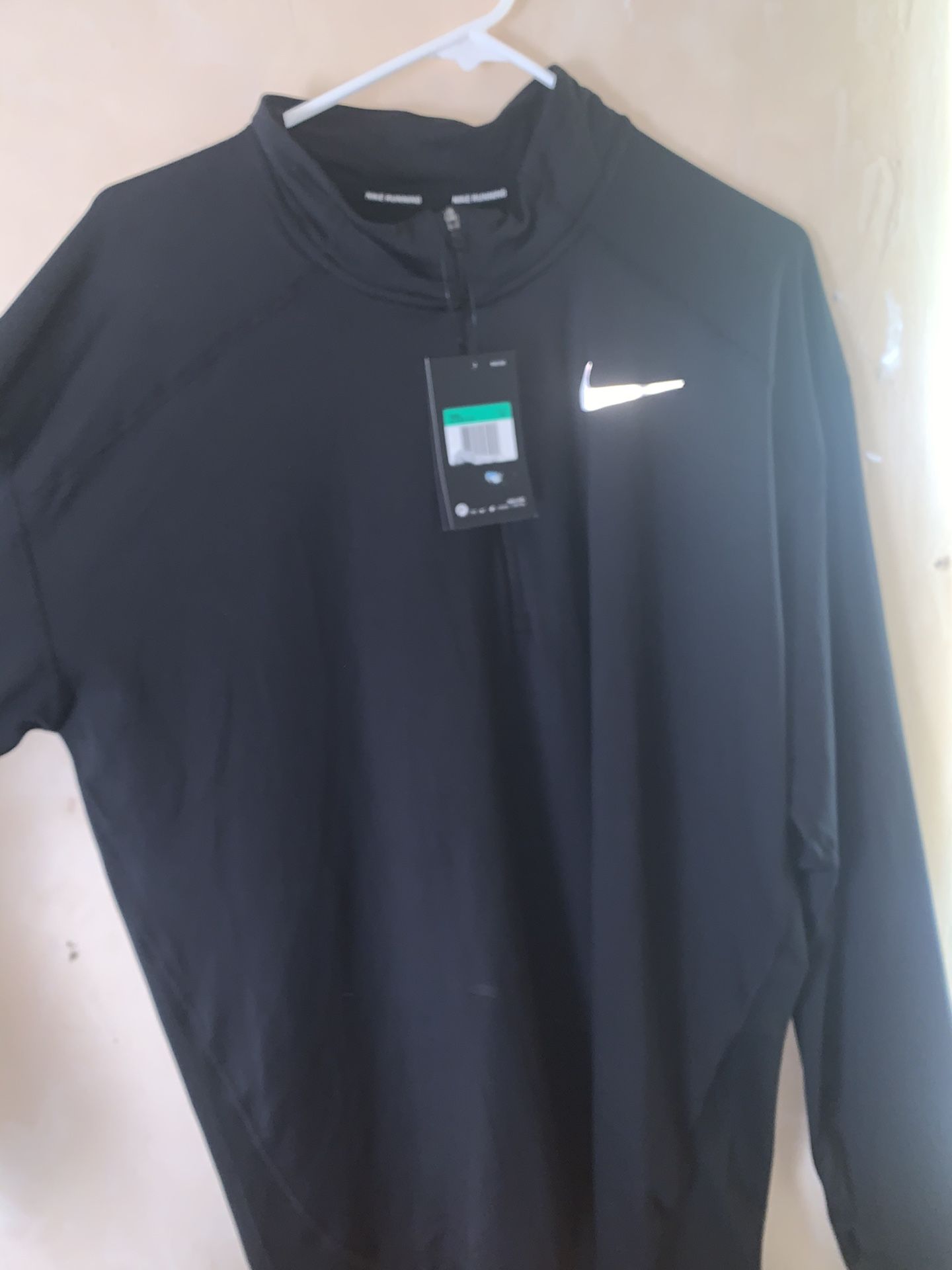 Men’s nike dri fit x large sweatshirt $20