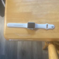  Apple Watch SE 2nd Generation (GPS + Cellular) 40mm Aluminum Case with Starlight Sport Band