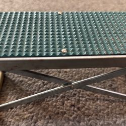 ADJUSTABLE GUITAR FOOT REST