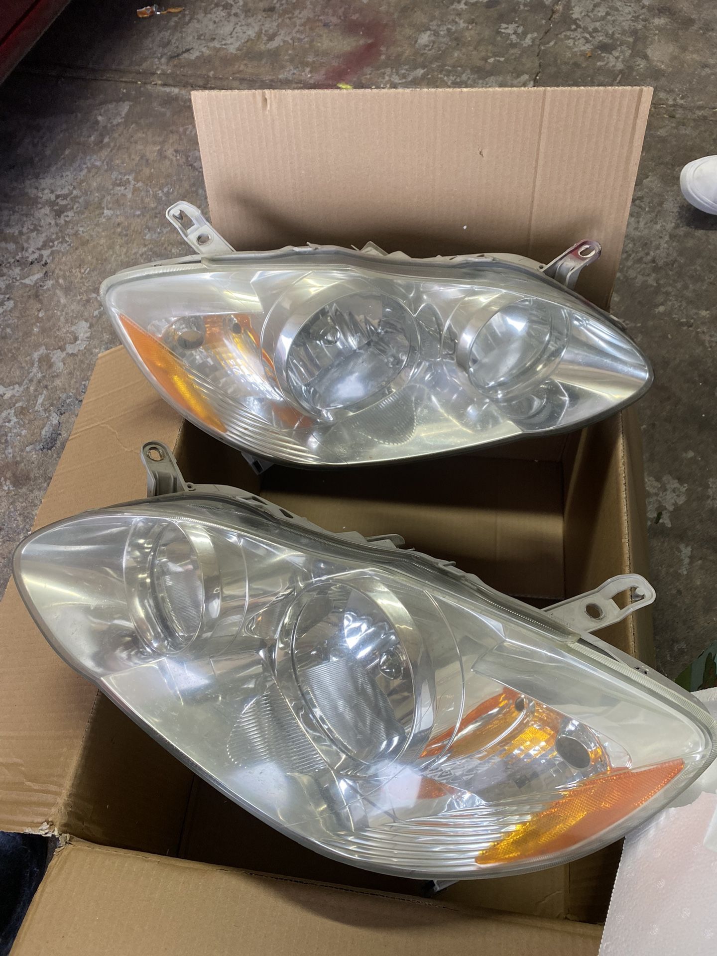 2005 Toyota Corolla Headlights