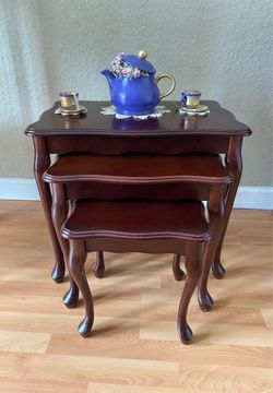 Vintage Queen Anne Nesting Tables