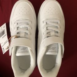 Kids  White Reebok’s