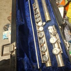 Armstrong Flute 104 Model with hard case