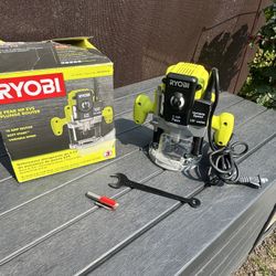 Ryobi Plunge Router (RE180PL1G)