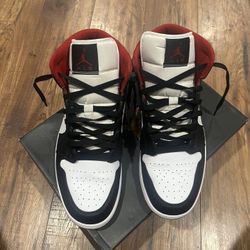 Jordan 1 Mid 