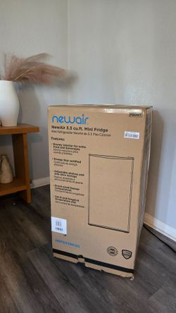 NewAir Compact Mini Fridge with Freezer *BRAND NEW*