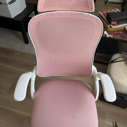 Ergonomic desk chair