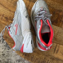 Womens Nike Shoes 7.5