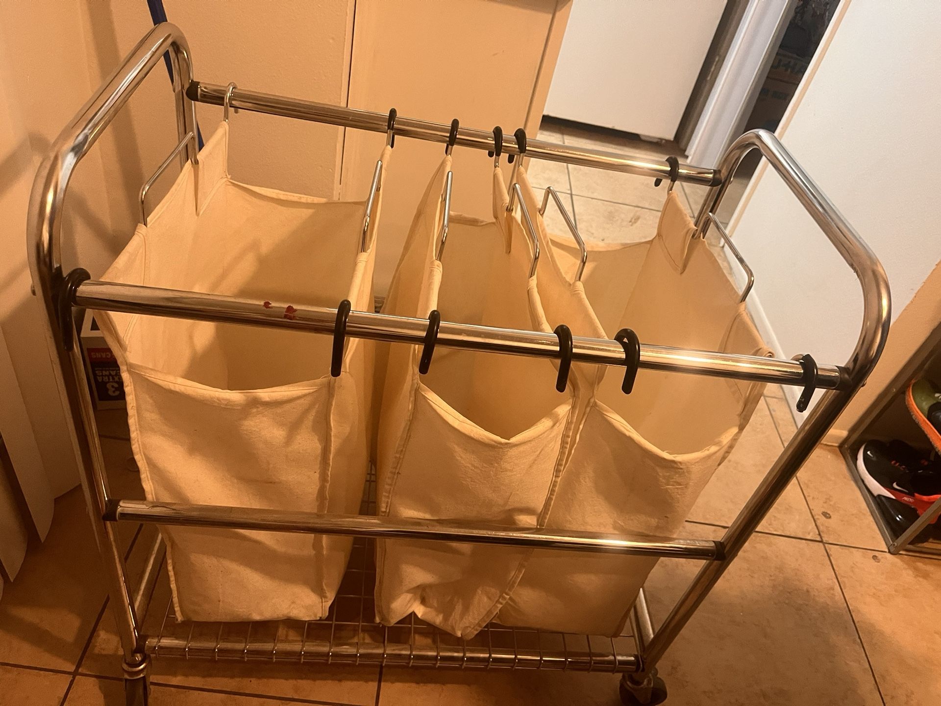 Rolling Hamper