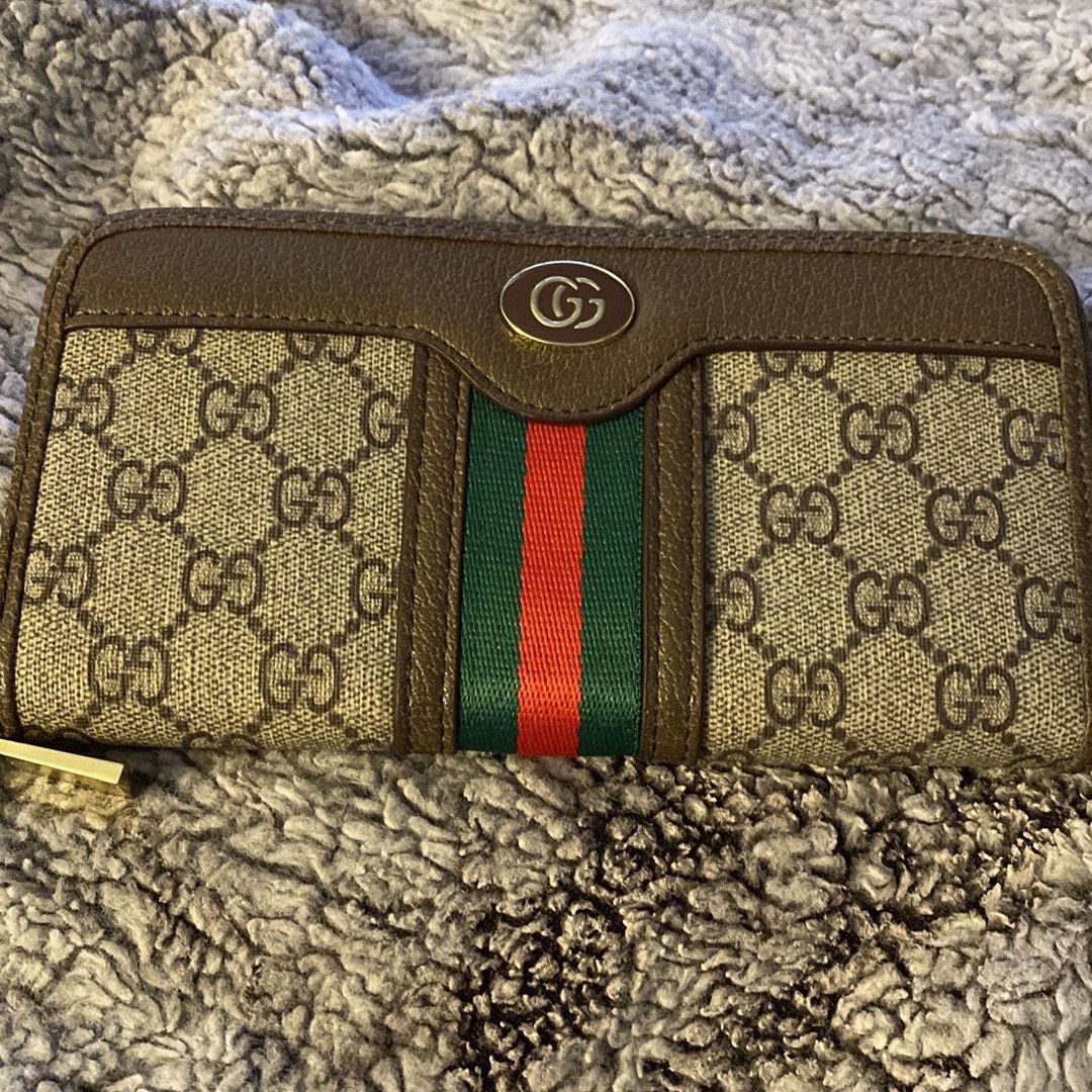 Gucci Classic Zip Up Wallet